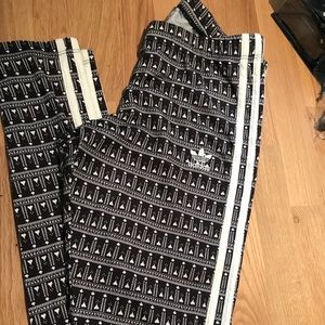 Adidas patterned black and white leggings
